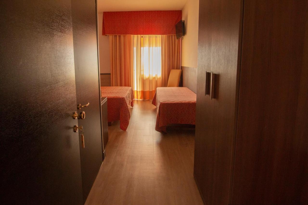 Hotel San Zeno San Zeno di Montagna Exteriör bild