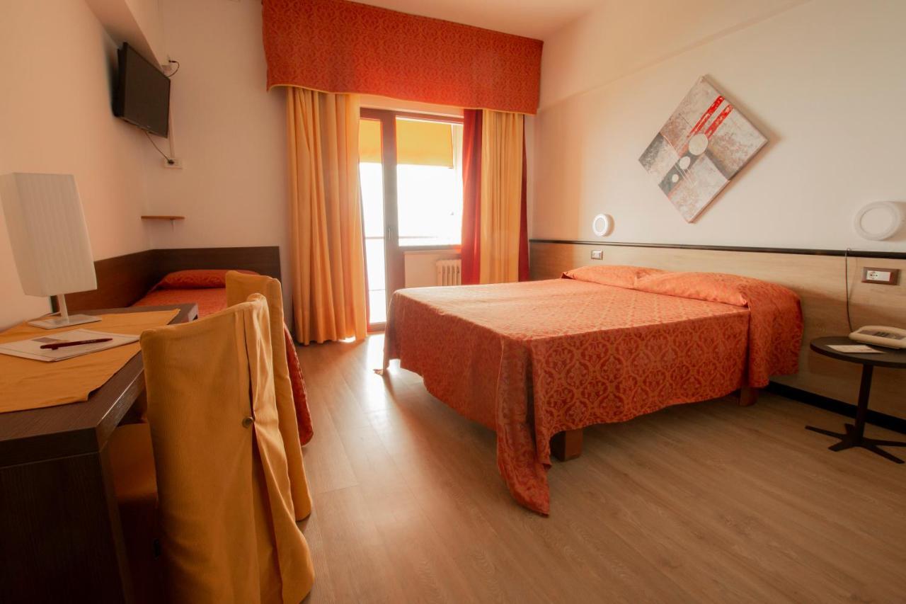 Hotel San Zeno San Zeno di Montagna Exteriör bild