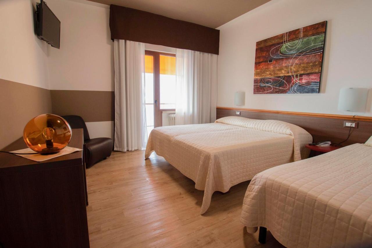 Hotel San Zeno San Zeno di Montagna Exteriör bild