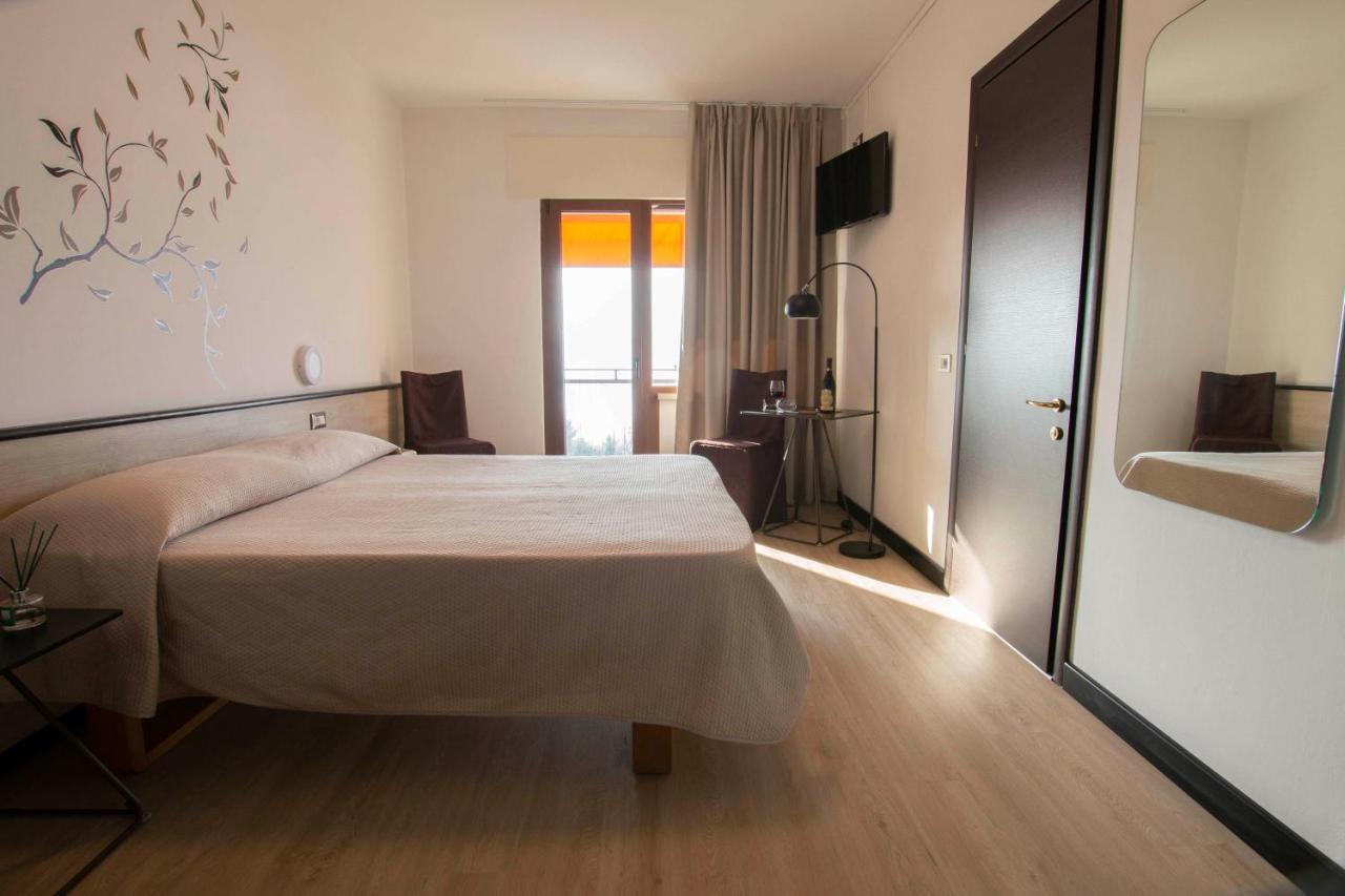 Hotel San Zeno San Zeno di Montagna Exteriör bild