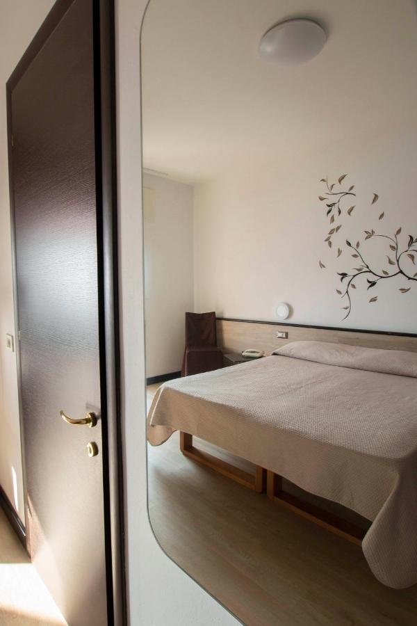 Hotel San Zeno San Zeno di Montagna Exteriör bild
