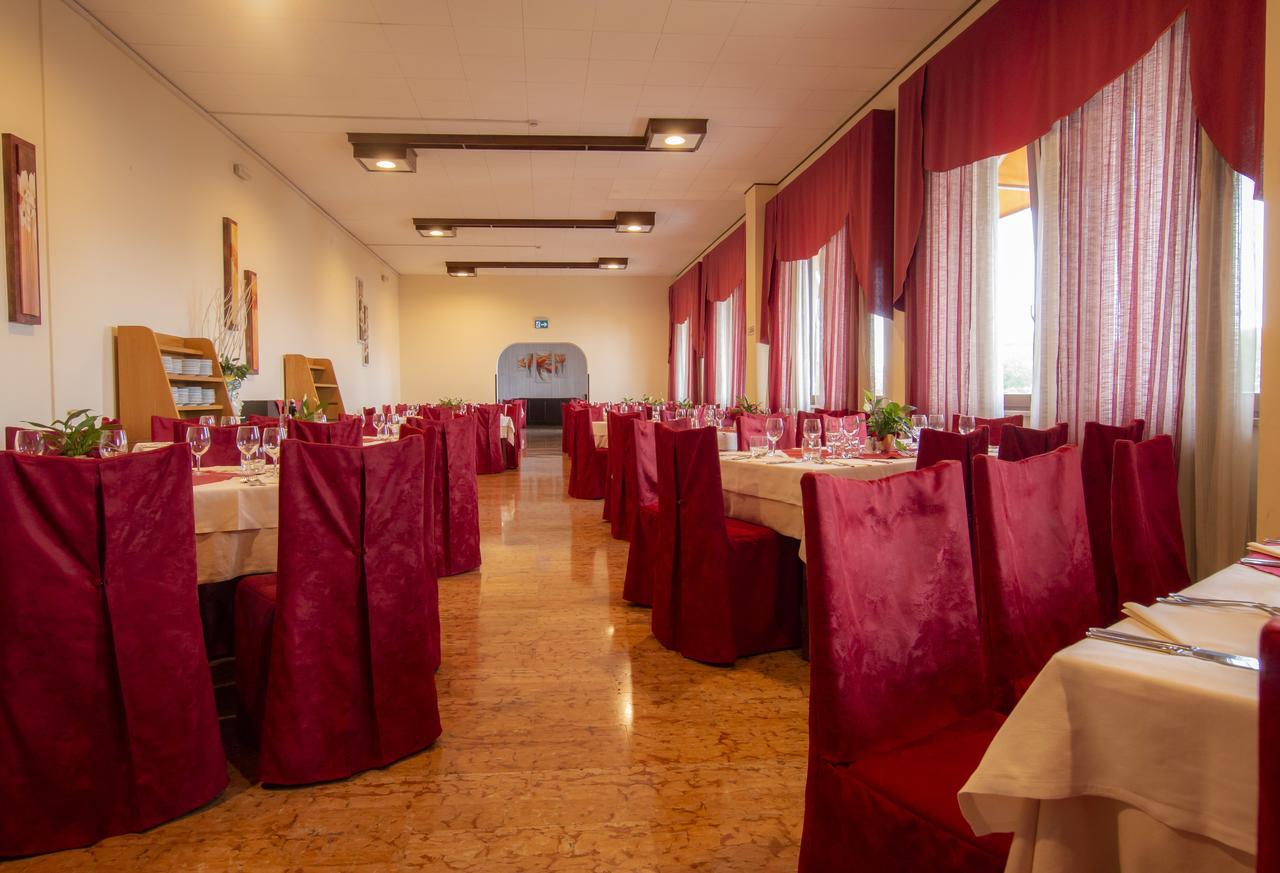 Hotel San Zeno San Zeno di Montagna Exteriör bild