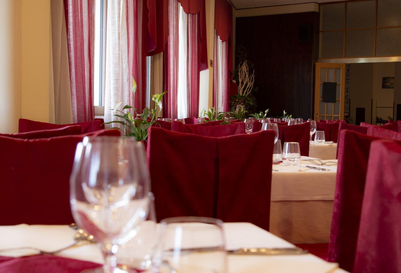 Hotel San Zeno San Zeno di Montagna Exteriör bild